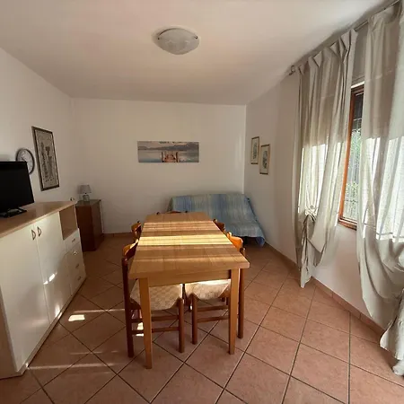 アパート Cozy Flat With Private Parking In ロゾリーナ・マーレ