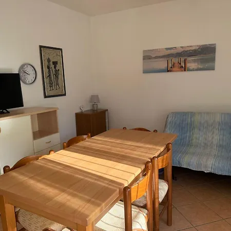 Cozy Flat With Private Parking In アパート *